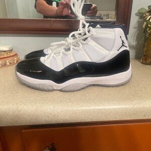 Nike “Air Jordan” 11 concord